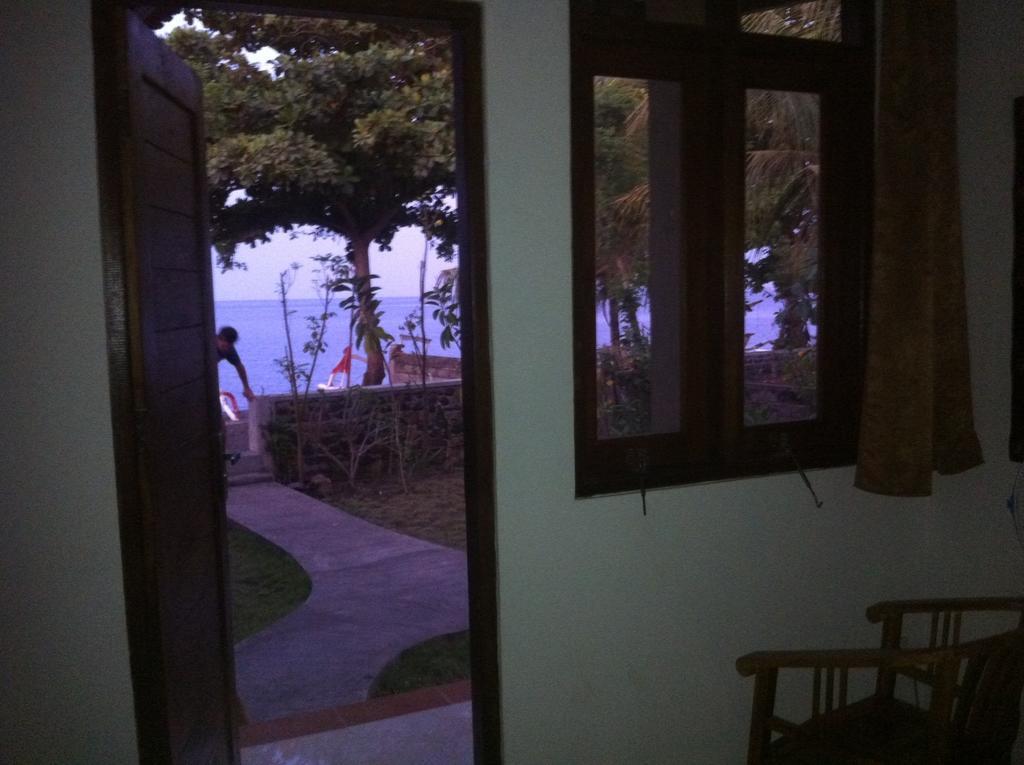 Amed Sari Beach Guesthouse الغرفة الصورة