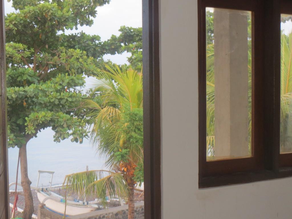 Amed Sari Beach Guesthouse الغرفة الصورة